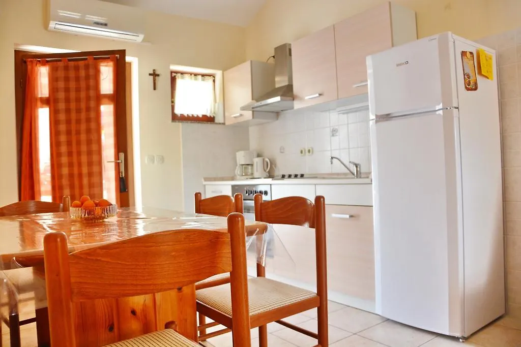 Apartman Kister Petrčane 0*,  Croacia